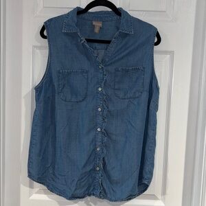 Chico’s Sleeveless Denim Ruffle Button-Up Shirt. Women’s 2. GUC